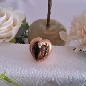 Anel grande coraçao olho de tigte cav. zirconias