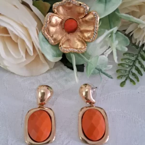 Conjunto brinco e anel flor com bordas douradas 