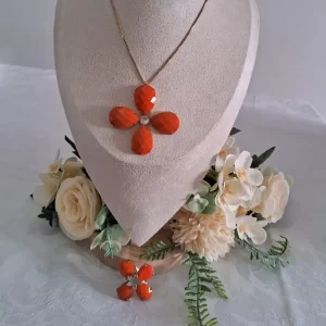 Conjunto colar e anel de coral com detalhe de zirconia centro