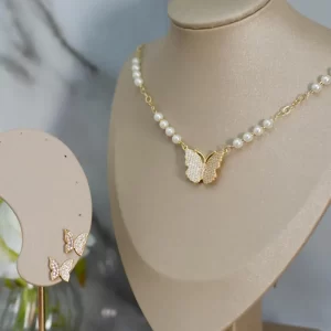 Conjunto colar pérola barroca com pingente e brinco cravejados em zirconia