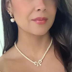 Conjunto colar e brinco com laço em pérolas shel
